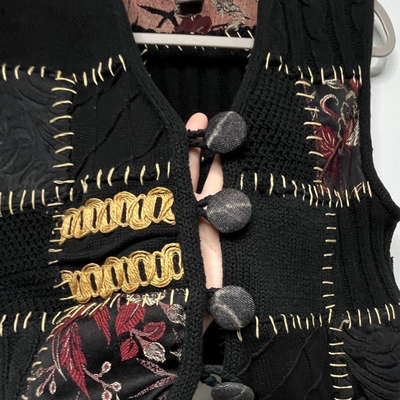 Sandy Starkman‎ Patchwork Embroidered Knit Vest Black Floral Gold Grandmacore - Picture 4 of 6